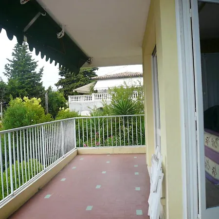 De 2 Chambres A Les Pins A 300 M De La Avec Vue Sur La Et Terrasse Amenagee *
