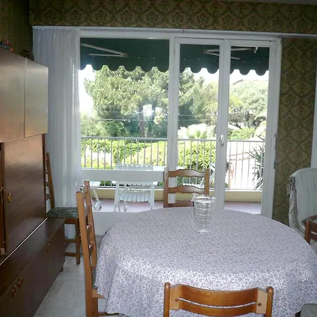 De 2 Chambres A Les Pins A 300 M De La Avec Vue Sur La Et Terrasse Amenagee *